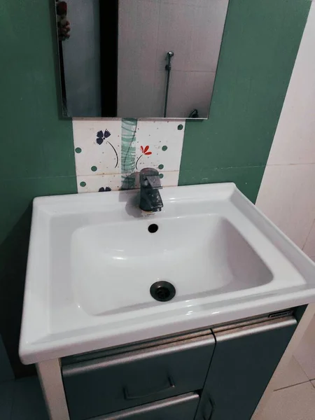 Interior Del Baño Con Fregadero Blanco Con Estilo —  Fotos de Stock