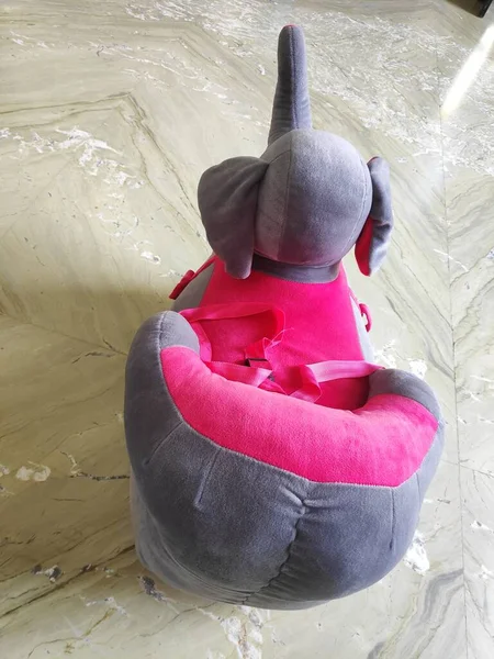 Adorável Assento Elefante Brinquedo Macio — Fotografia de Stock