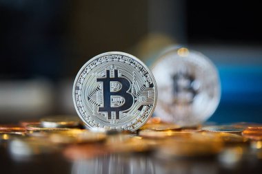 Bitcoin ve para dolar