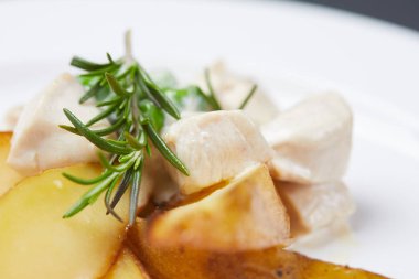 rustik tavuk soslu patates