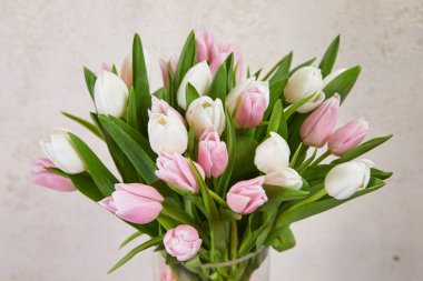 Güzel bir buket lale.