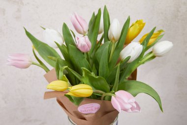 Güzel bir buket lale.