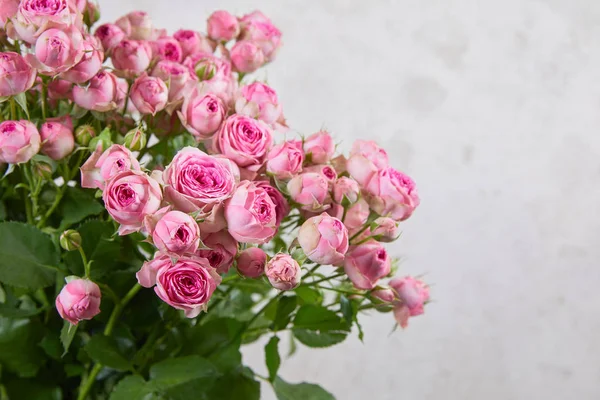 Όμορφο Μπουκέτο Ροζ Τριαντάφυλλα — Φωτογραφία Αρχείου