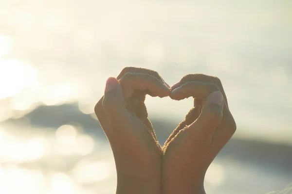 Les Mains Sont Empilées Avec Cœur — Photo