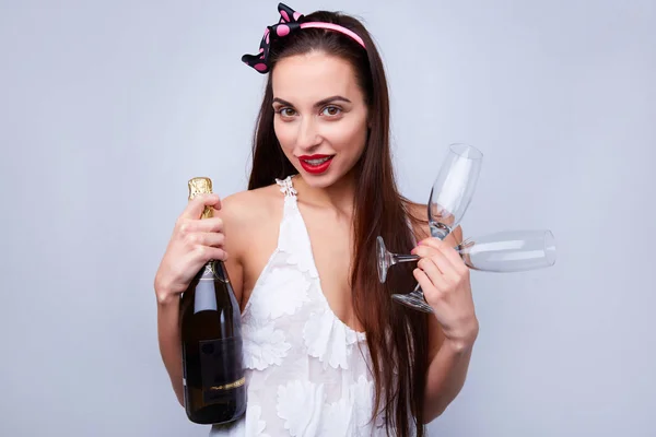 Belle Fille Avec Une Bouteille Champagne Des Verres — Photo