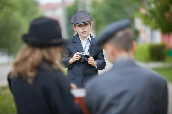 Дети Устраивают Костюмированную Вечеринку Камерами Открытом Воздухе — стоковое фото