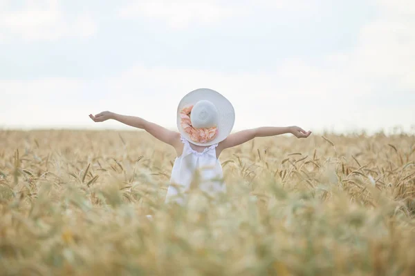 Caucasian Woman Hat Raised Arms Wheat Field Daytime — Stock Photo, Image