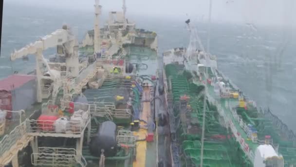 Natig Aliev und Marmara Mariner Tanker während eines schweren Sturms — Stockvideo