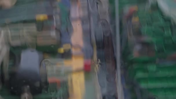 뿌연 나티 그 알리예프와 마르마라 마리너 유조선에 빗발치는 비 — 비디오
