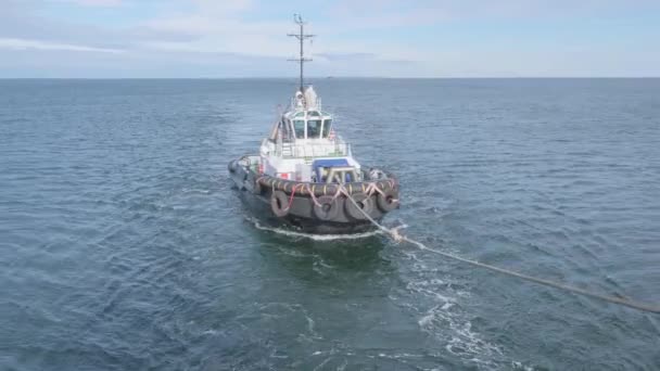Loodsboot Deense Skagen havenzeilen naderen tanker — Stockvideo