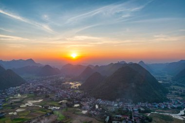 Bac Son Vadisi 'nde hasat zamanında pirinç tarlası, Lang Oğlu, Vietnam