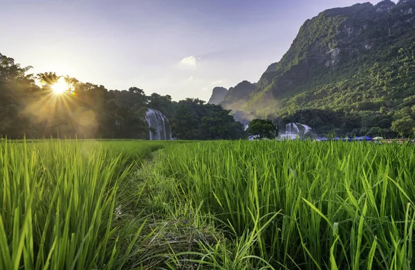 Ban Gioc - Kao Bang, Vietnam 'da Detian şelalesi