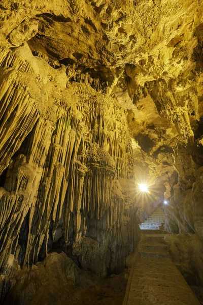 ベトナムの曹操バンにあるNguom Ngao洞窟 — ストック写真
