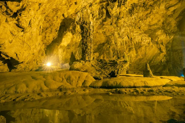 Nguom Ngao Cave Cao Bang Vietnam — Stock Photo, Image