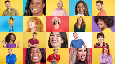 Stüdyoda gülümseyen mutlu insanların mozaiği. Stüdyo fotoğrafları farklı renklerde..