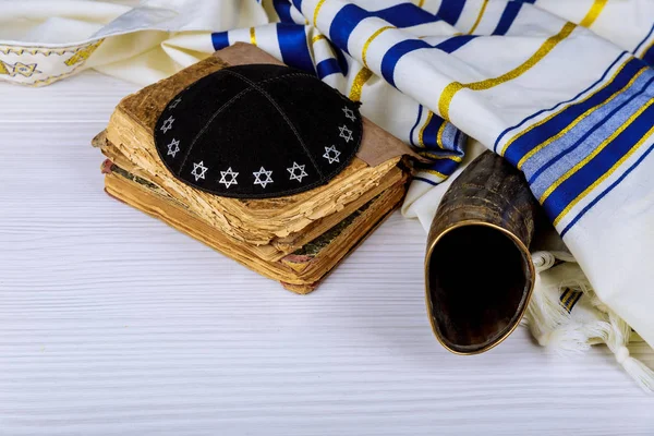 Hebrejsky Psané Tóry Synagogu Změnit Kippah Talith Šofar Beraní Roh — Stock fotografie