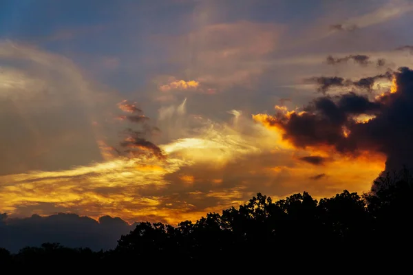 Prachtige Zonsopgang Dramatische Wolken Aan Hemel Ochtend Zonsopgang Hemel — Stockfoto