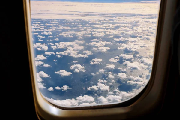 Nuvens Brancas Fofas Céu Azul Visto Avião — Fotografia de Stock