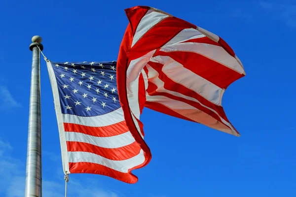 Usa Vind Som Blåst Flagga Amerikas Förenta Stater Över Himmel — Stockfoto