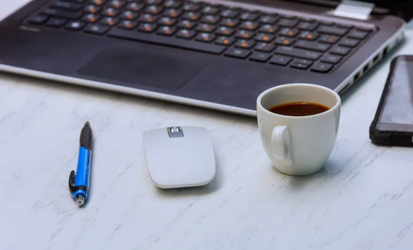 Mezcla Suministros Oficina Gadgets Cosas Con Teléfono Inteligente Portátil Café — Foto de Stock
