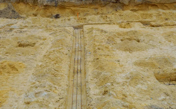muayene iyi, drenaj boru ve hendek ile Vakfın dökme için hazırlanan kalıp,