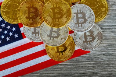 ABD bayrağı üzerinde Bitcoin. Amerika Birleşik Devletleri bayrağı arka plan üzerinde cryptocurrency