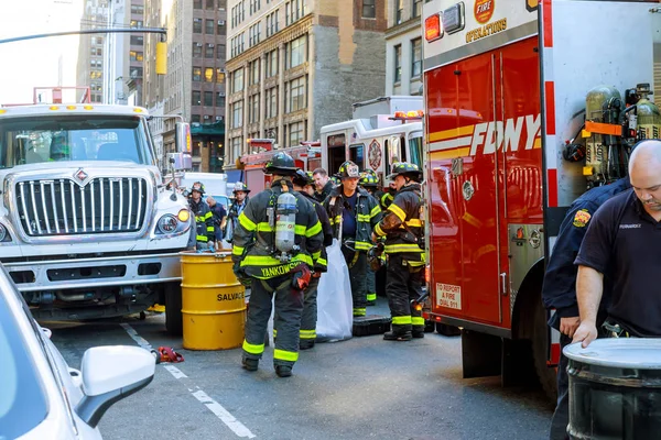 New York City Jujy 2018 Brandmän Med Brandkåren Pump Bränsle — Stockfoto