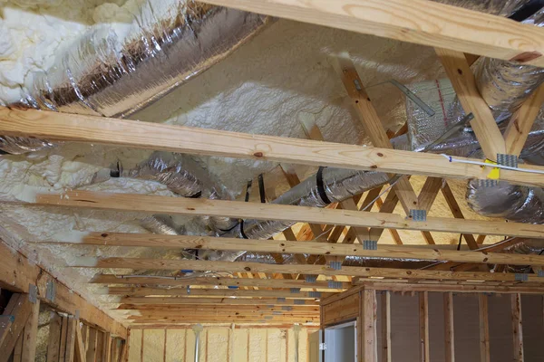 borular, vanalar Isıtma sistemi tüpler ile Isıtma boru evin çatı sistemi montajı kadar kapatın