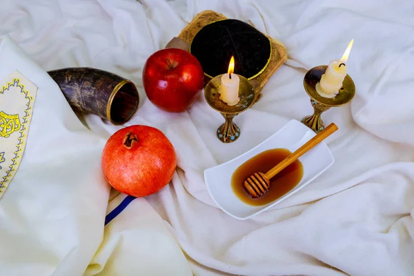 Honey Apple Pomegranate Traditional Holiday Symbols Shofar Rosh Hashanah Jewesh — Stock Photo, Image