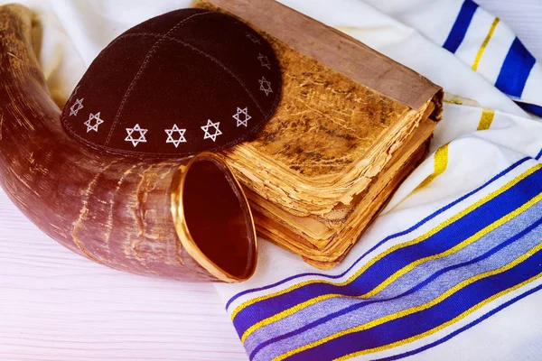 목도리에 경적의 목도리 율법과 Kippah Yamolka 유태인 종교적인 — 스톡 사진