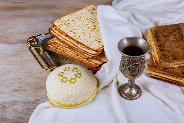 Passover Fundo Vinho Tinto Matzoh Feriado Judeu Pesah Pão Sobre — Fotografia de Stock