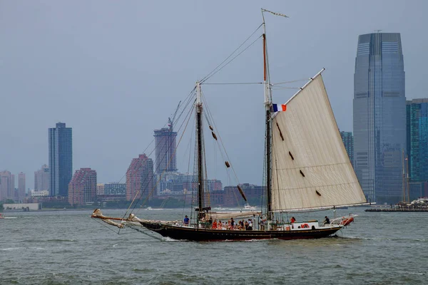 Barco Saliendo Del Puerto Nueva York Para Entrar Río Hudson —  Fotos de Stock