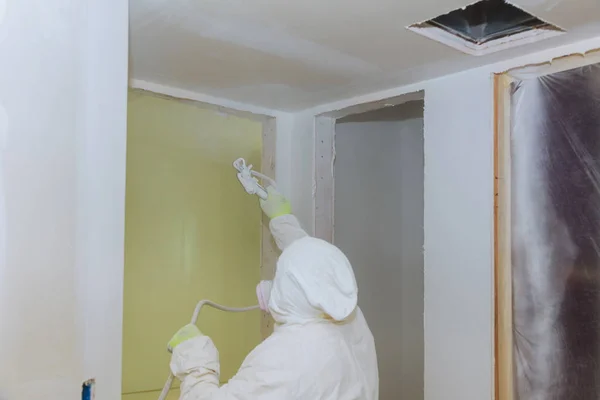 Man Painting Walls White Colour Using Spray Paint Gun Hand — Stock Photo, Image