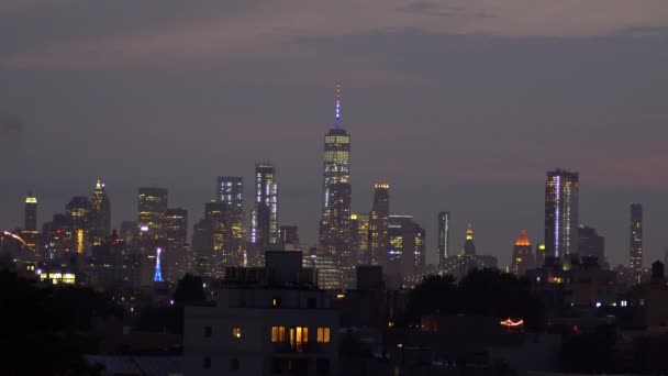 Fuegos artificiales sobre la ciudad de Nueva York celebrando el Día de la Independencia de EE.UU. — Vídeos de Stock