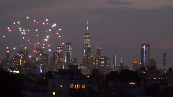 Manhattan'ın, new York'ta Bağımsızlık günü havai fişek — Stok video