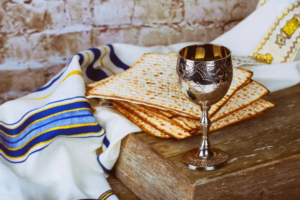 Pascha Tło Czerwone Wino Matzoh Żydowskiego Święta Pesah Chleb Drewniane — Zdjęcie stockowe
