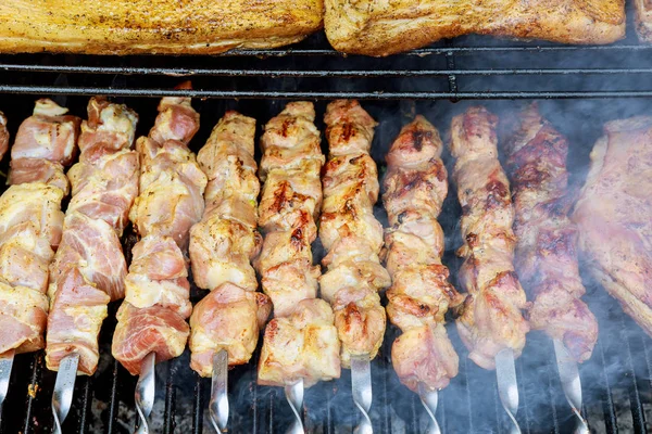 Barbecue Skewers Meat Kebabs Flaming Grill Fresh Meat Shish Kebab — Stock Photo, Image