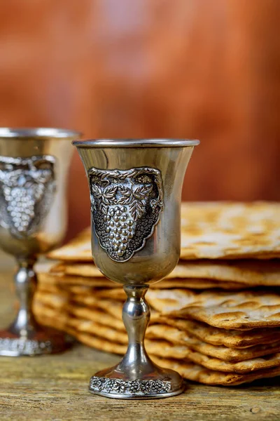 Fısıh Arka Plan Sembollerin Şarap Matzoh Yahudi Tatil Ekmek Ahşap — Stok fotoğraf
