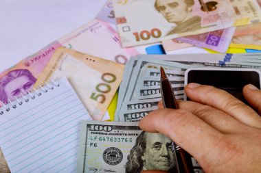 Para multicurrency arka planını dolar ABD ve Ukrayna hryvnias ayarla