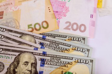 Bize dolar ve Ukraynalı hryvnia, banknot para arka plan belirleme.