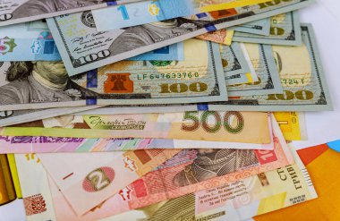 Arka plan para bize dolar farklı banknot ve Ukraynalı hryvnia ayarla