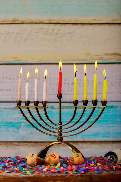 Zsidó Ünnep Hanukkah Menorah Hagyományos Gyertyatartó Fából Készült Dreidels Spinning — Stock Fotó