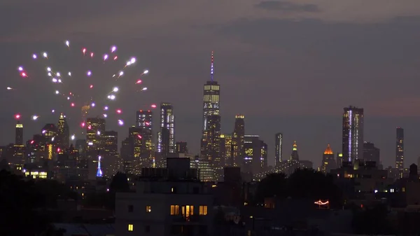 Dzień Niepodległości Fajerwerki Nad Manhattan Skyline New York City — Zdjęcie stockowe