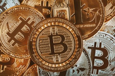 Altın cryptocurrencys Bitcoin, Litecoin ve altın iş kavramı Höyük