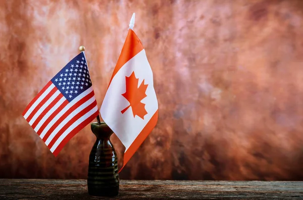 劳工节是美国美国的联邦假日 和加拿大的维修设备和许多方便的工具 美国和加拿大国旗 — 图库照片