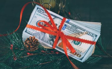 100 ABD dolllars Amerikan Doları çerçevede yeni yıl hediye