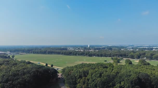 Aerial panoramavideo från drönaren, att skogen med grön — Stockvideo