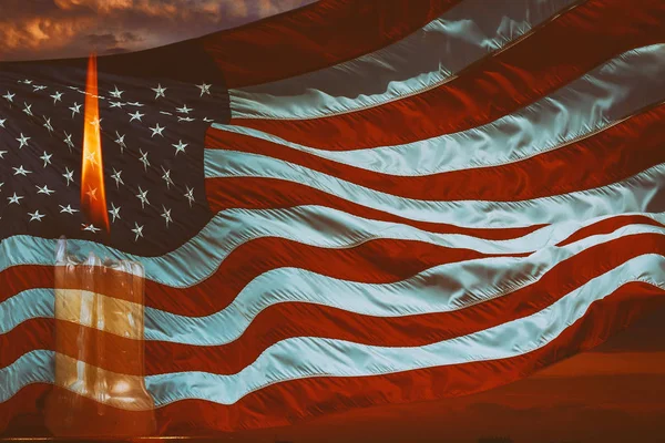 Vela Memória Luz Queimando Brilhantemente Fundo Bandeira Americana — Fotografia de Stock