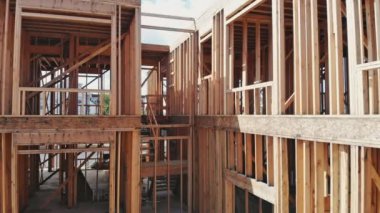 Konut ev inşaat Site çerçeveli yakın kadar geniş bir yeni ev inşaatı ile bazı çerçeveli duvar kadar çekim