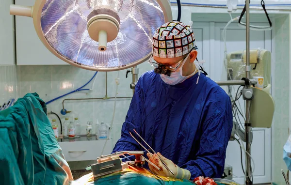 心血管緊急手術センターの電気焼灼装置と外科手術室 — ストック写真